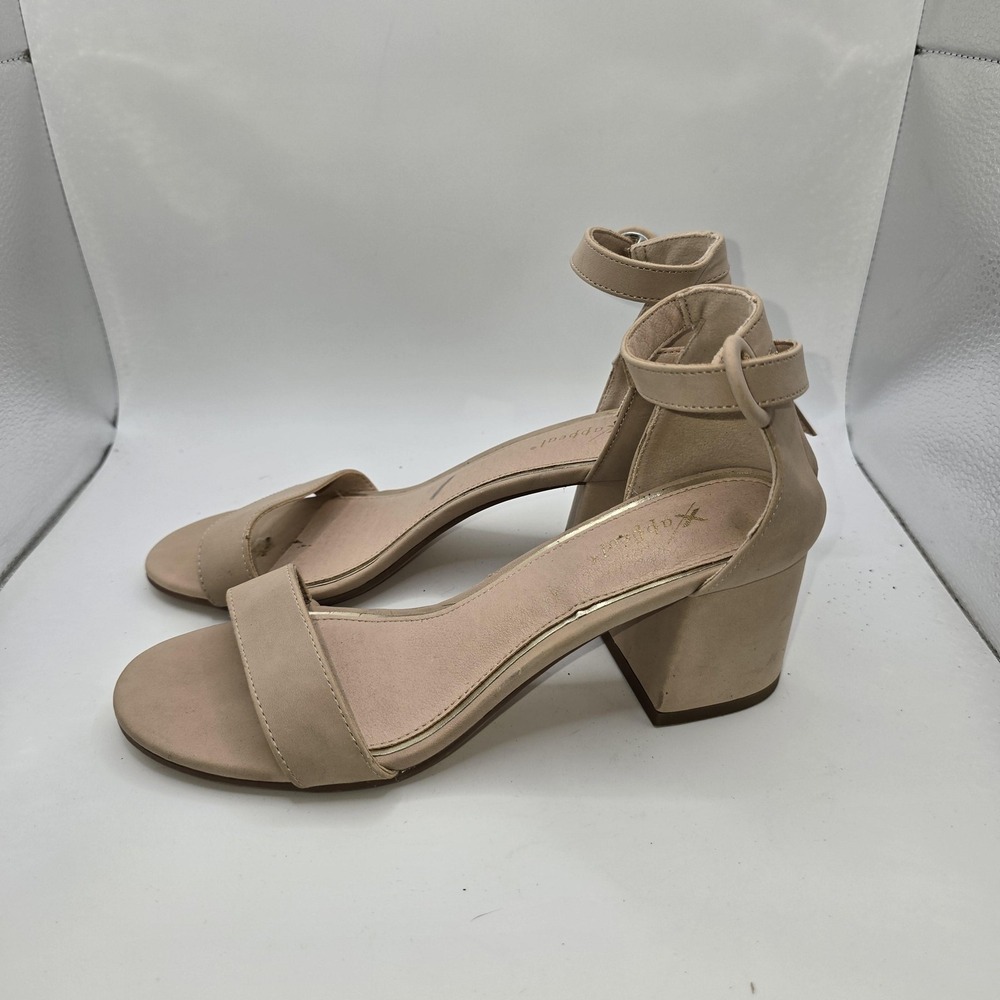 Xhilaration Hartley Sandals Womens Size 7 Beige Ankle Strap Block Damage Shoes